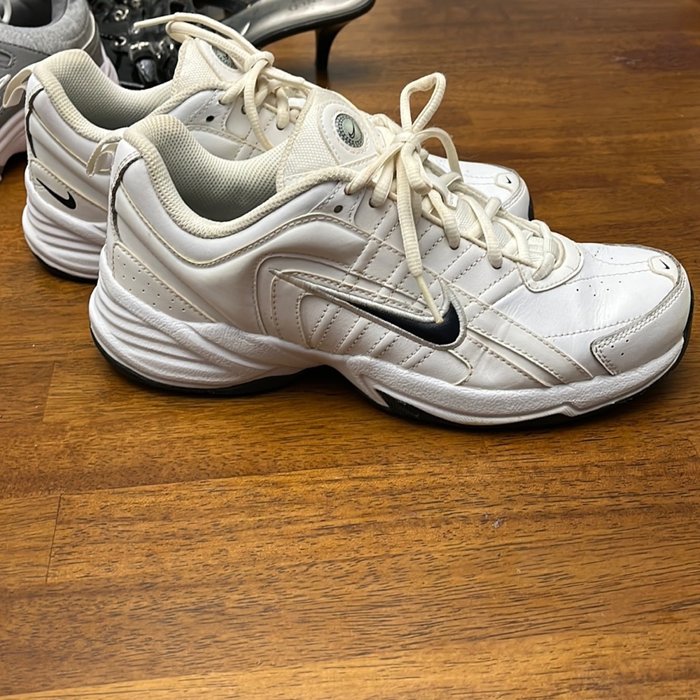 NIKE T-lite VIII, white/obsidian black, Men’s 6.5, only worn once,